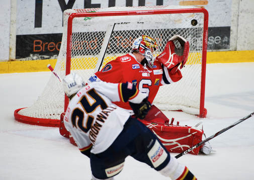Staffan Kronwall, Djurgården, skjuter in 1-2 bakom Pontus
