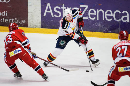 Marcus Nilson, Djurgården, dribblar med pucken