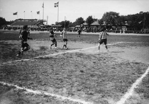 Fotbollstävling. IFK - Bos Köpenhamn. * Malmö. 1911.