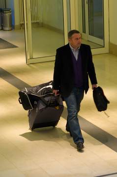 Klaus Allofs, Klubbdirektör på flygplatsen