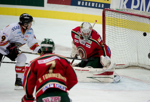 Sebastian Enterfeldt, Luleå, gör 1-3, bakom Johan