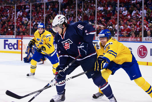 Chris Brown, USA, jagas av Adam Larsson, Sverige