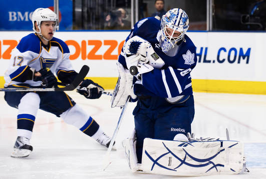 Jonas Gustavsson, målvakt, Toronto, räddar ett skott