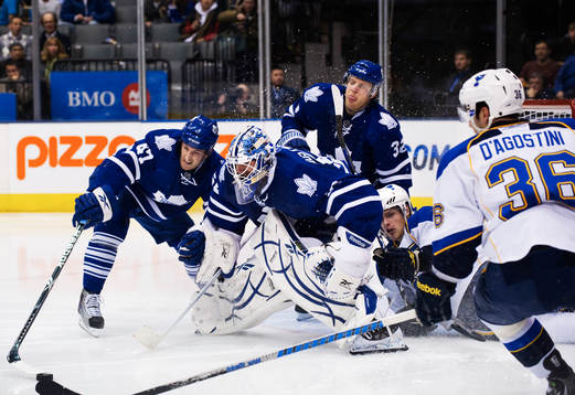 Oroligt framför Jonas Gustavsson, målvakt, Toronto