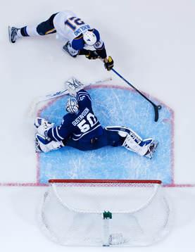 Jonas Gustavsson, målvakt, Toronto, räddar