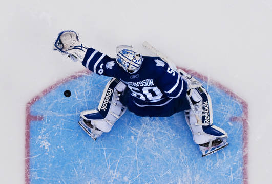 Jonas Gustavsson, målvakt, Toronto, räddar ett skott