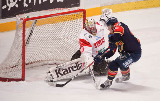 Daniel Widing, Djurgården fintar Aleksis Ahlqvist,