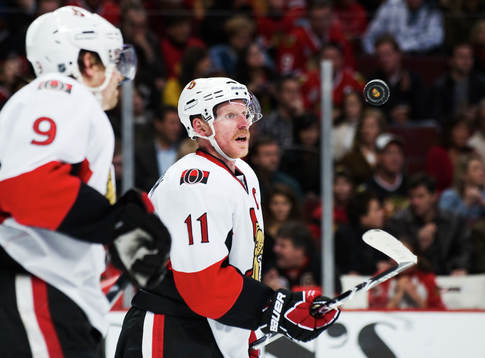 Daniel Alfredsson, Ottawa, lobbar pucken