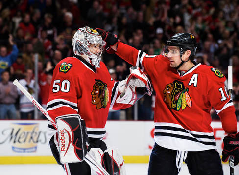 Corey Crawford och Patrick Sharp, Chicago, jublar