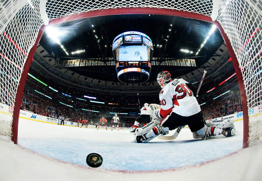 Brian Elliot, målvakt, Ottawa, släpper in 2-1