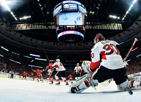 Brian Elliot, målvakt, Ottawa, släpper in 2-1