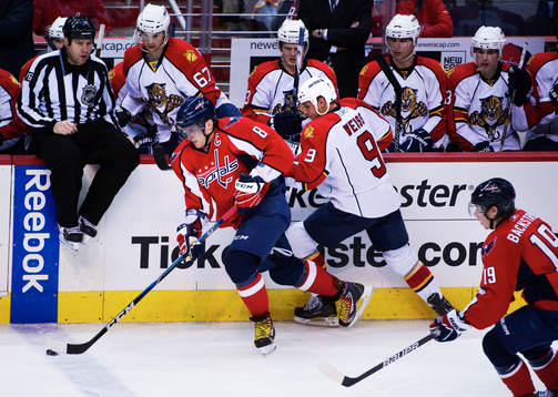 Alexander Ovechkin, Washington, tar sig förbi Stephen