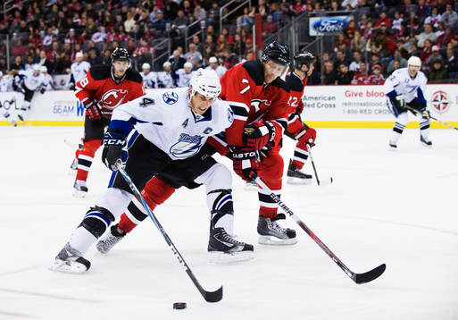 Vincent Lecavalier, Tampa Bay, stoppas av Henrik Tallinder,