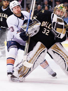 Linus Omark, Edmonton, krockar med Kari Lehtonen, målvakt,