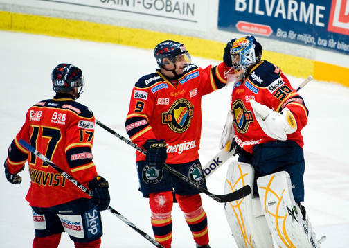 Kristofer Ottosson och Mark Owuya, målvakt, Djurgården