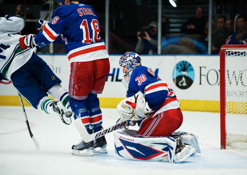 Marc Staal ser till att det inte blir något mål bakom