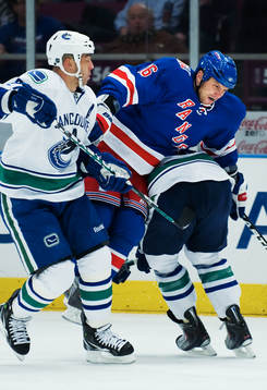 Sean Avery, New York Rangers, blir stoppad