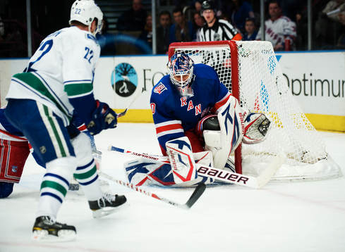 Henrik Lundqvist, målvakt, New York Rangers, räddar ett