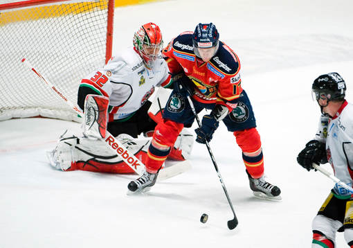 Tuomas Tarkki, målvakt, Modo och Mathias Tjärnqvist,