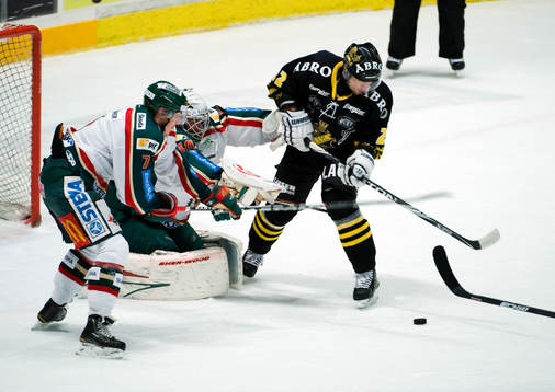 Henrik Tömmernes, Johan Holmqvist, målvakt, Frölunda och