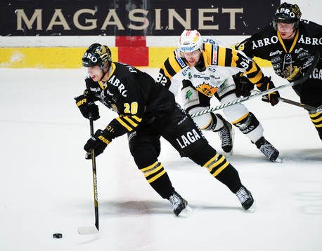 Daniel Bång, AIK, rycker ifrån Christian Söderström,