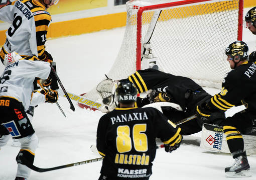 Viktor Fasth, målvakt, AIK, gör en monsterräddning
