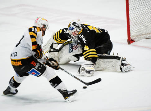 Joakim Lindström, Skellefteå, gör det matchavgörande