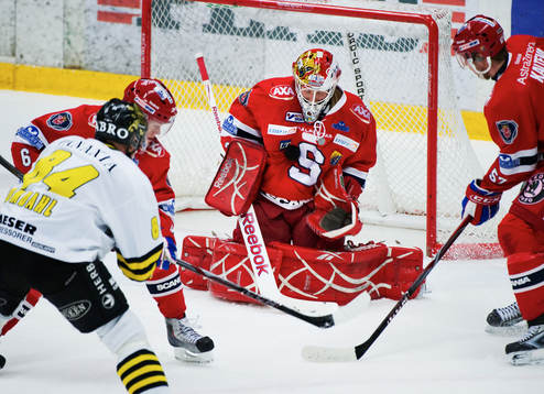 Pontus Sjögren, målvakt, Södertälje, räddar ett skott