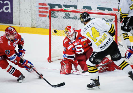 Daniel Rudslätt, AIK, skjuter in 0-1 bakom Pontus