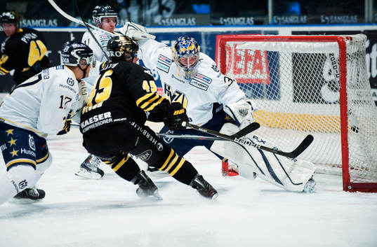 Oscar Steen, AIK, gör 2-1 bakom Andreas Andersson,