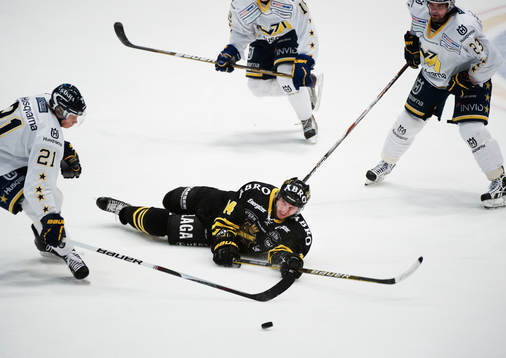 Daniel Rudslätt, AIK, slänger sig