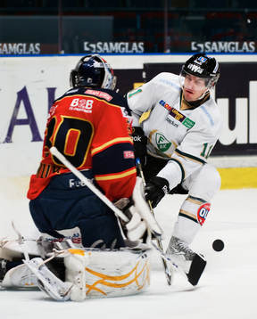 Mark Owuya, målvakt, Djurgården och Mattias Sjögren,