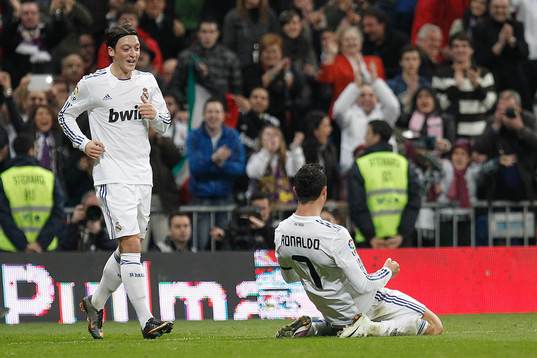 Cristiano Ronaldo och Mesut Özil, Madrid (Jubel)