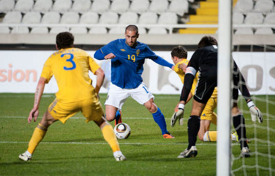 Emir Bajrami, Sverige kontrollerar bollen