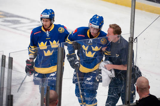 Sebastian Erixon, Sverige får hjälp av från isen