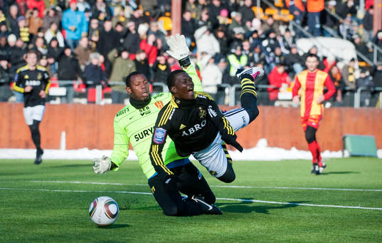 Teteh Bangura, AIK fintar Syrianskas målvakt, Dwayne