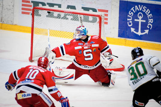 Marcus Paulsson, Färjestad trycker in pucken bakom Riku