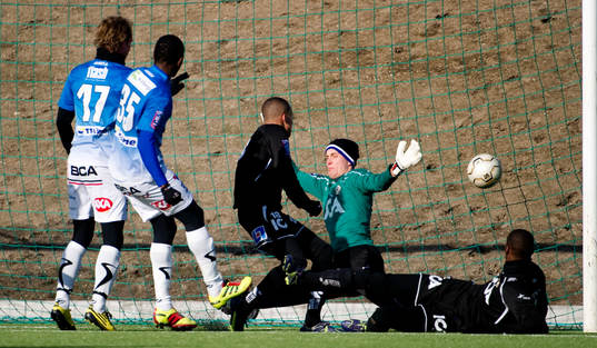 Ibrahim Koroma, slår in 1-0