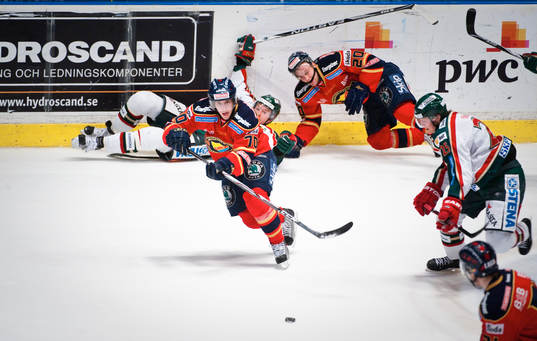 Mario Kempe, Djurgården, spelar puck