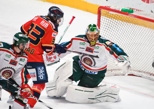 Mika Zibanejad,  Djurgården, pressar på Joakim