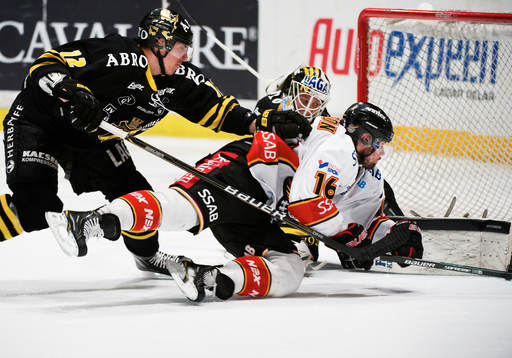 Patrik Nemeth, AIK, trycker ner Niklas Olausson, Luleå