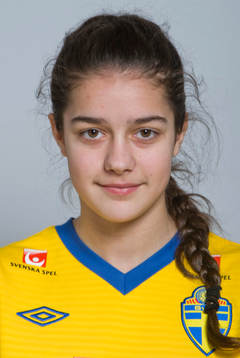 Daniella Famili, Sverige
