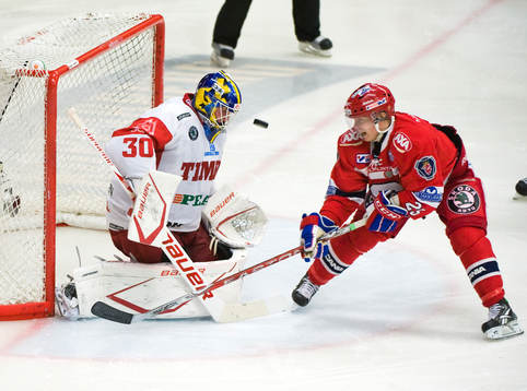Fredrik Petterson-Wentzel, målvakt, Timrå och Ryan Lasch,