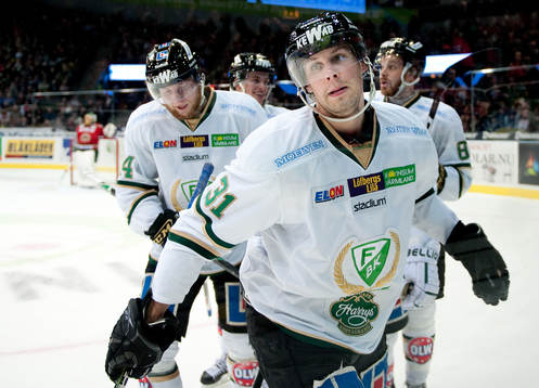 Dick Axelsson, Färjestad, gör 3-4, jubel
