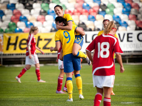 Jessica Landström, Therese Sjögran, Sverige, jubel 1-3