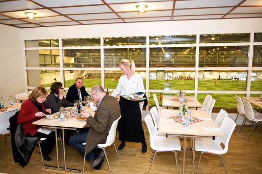 Tipshallen, Jönköping, restaurang, servering av gäster,