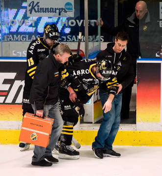 Richard Zednik, AIK skadad
