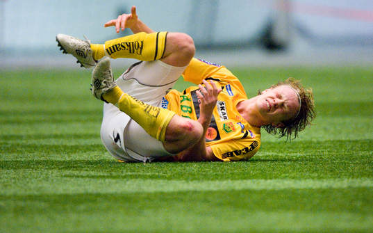 Jesper Florén, Gais, blir fult tacklad och fick utgå