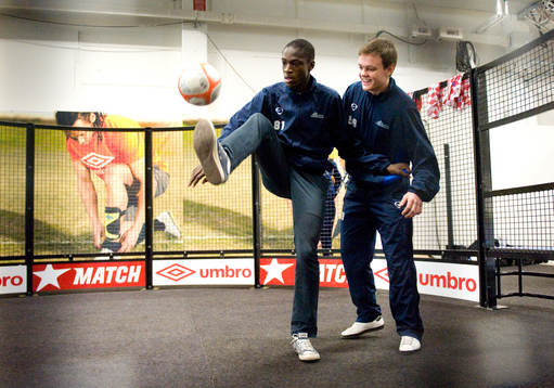 Fotboll i bur, man mot man