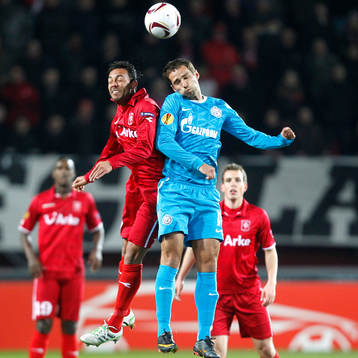 Denny Landzaat,  Twente nickduell med Konstantin Zyryanov,